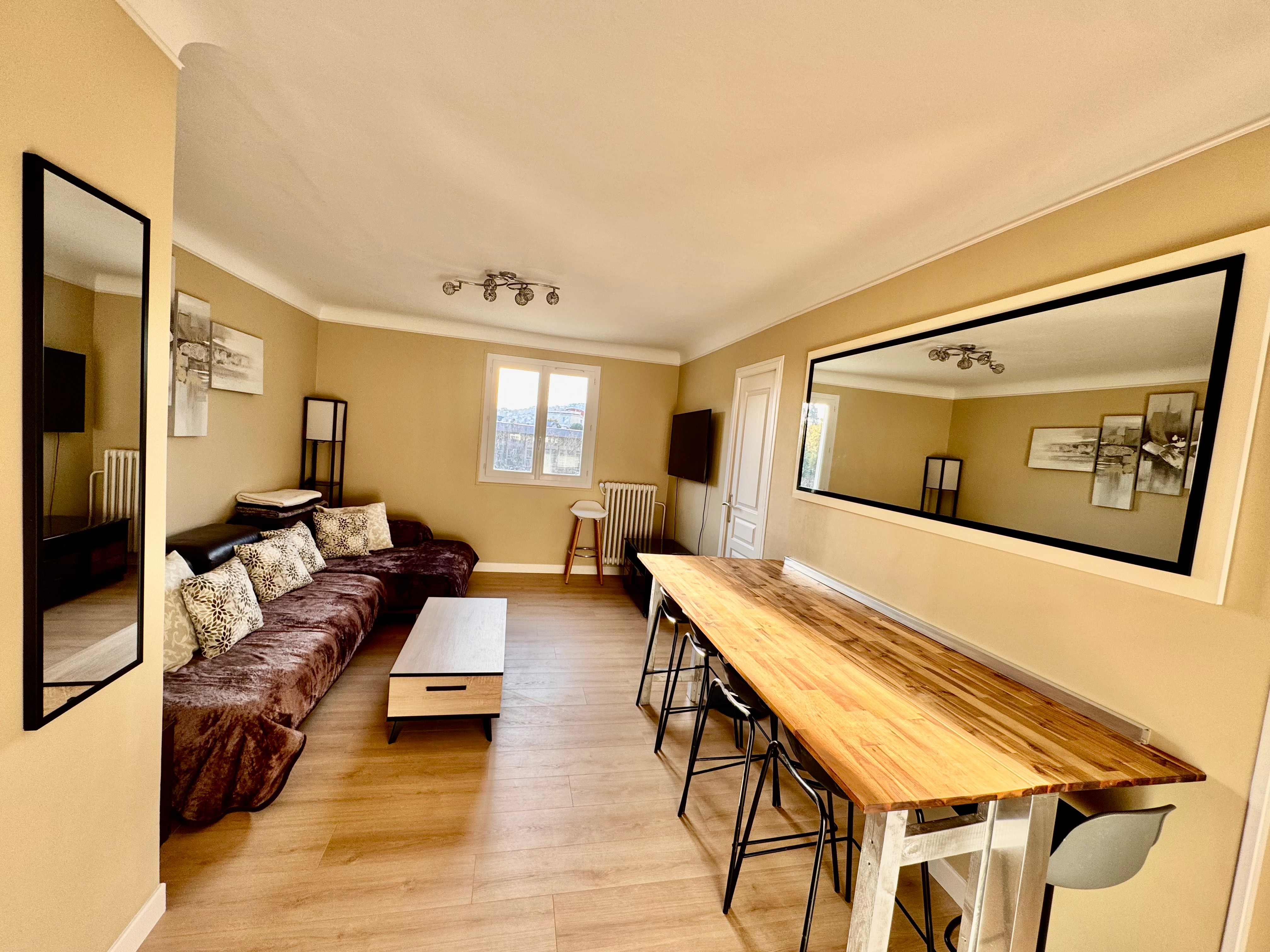 Apartment Spacieux/Rénové 5 pièces en plein coeur de Nice has Nice - 8 people